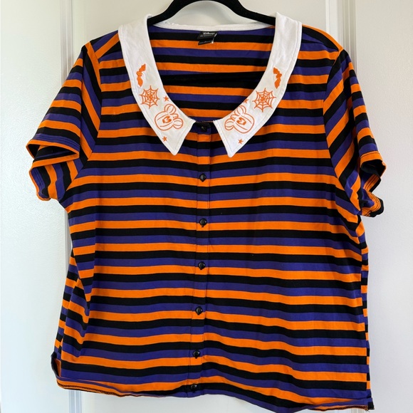 Her Universe Tops - Disney Halloween Mickey shirt